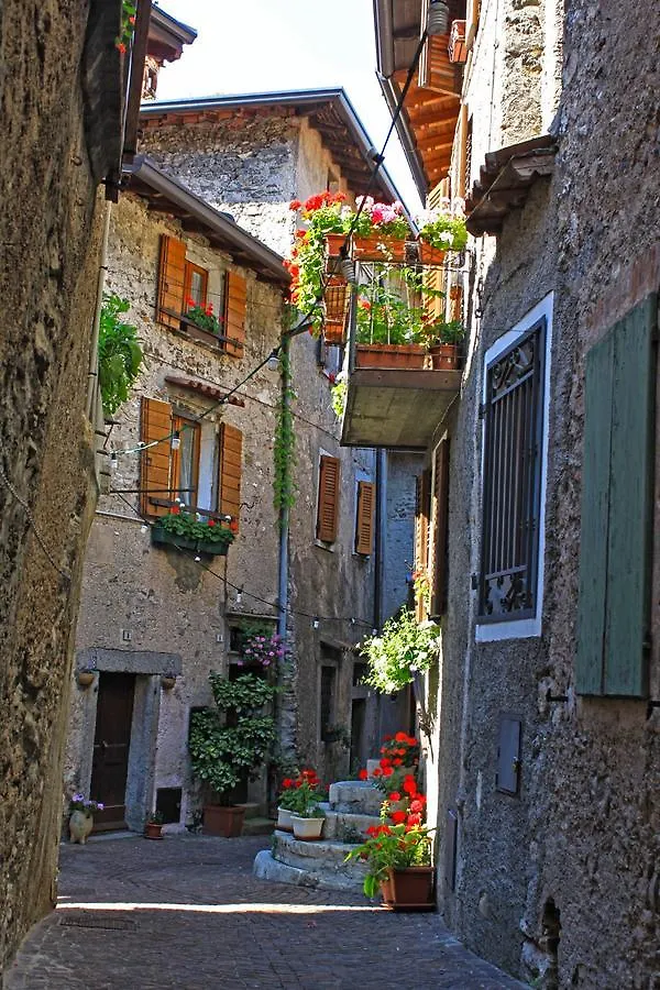 Attico Florian Vesio By Gardadomusmea Apartment Tremosine Italy